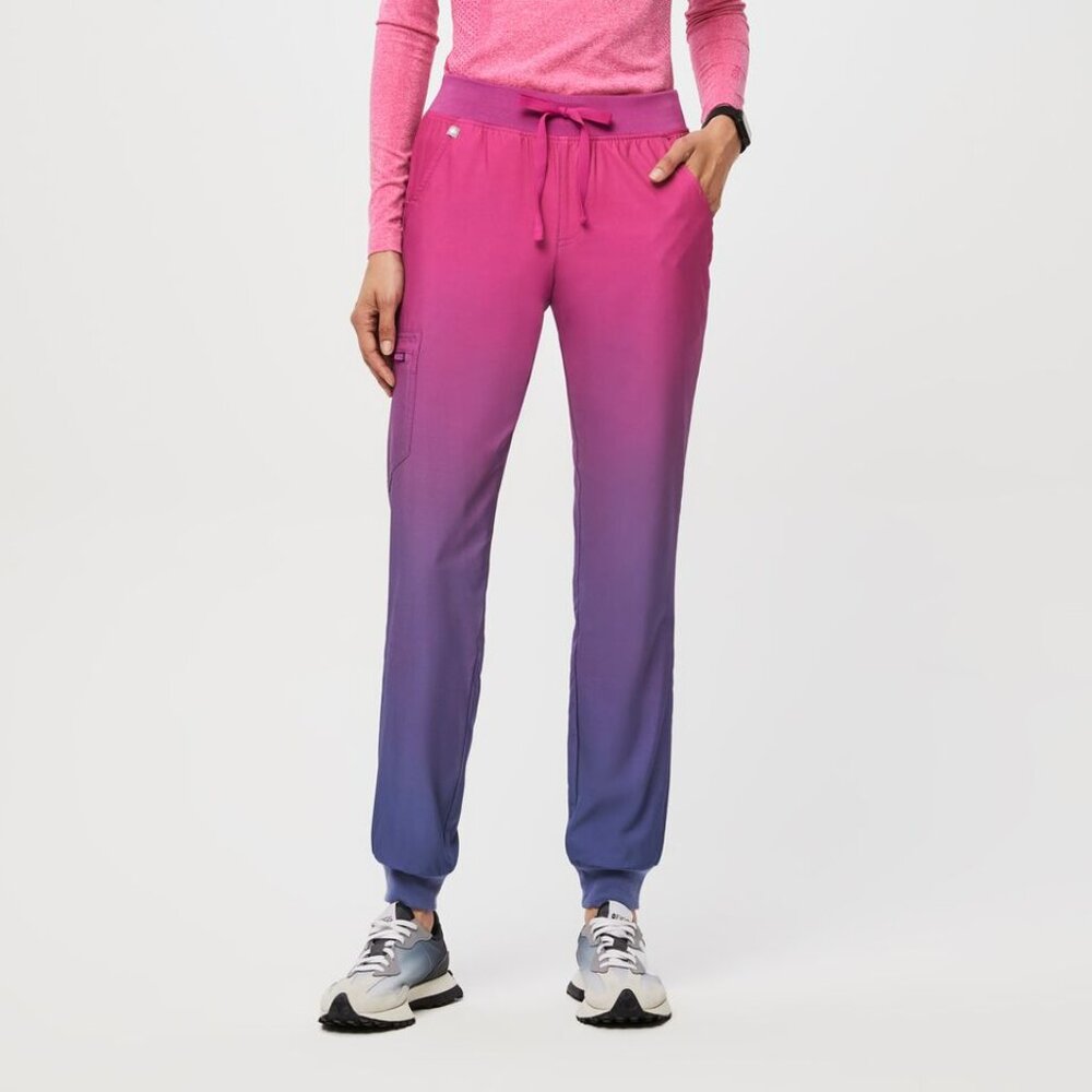 FIGS Zamora FREEx Lined Jogger Scrub Pants & Catarina FREEx One-Pocket Scrub Top